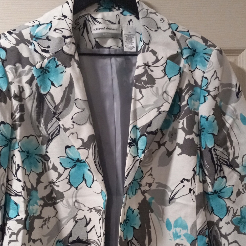 Size 12 Petite          Alfred Dunner Blue and Gray Blazer with Floral Print